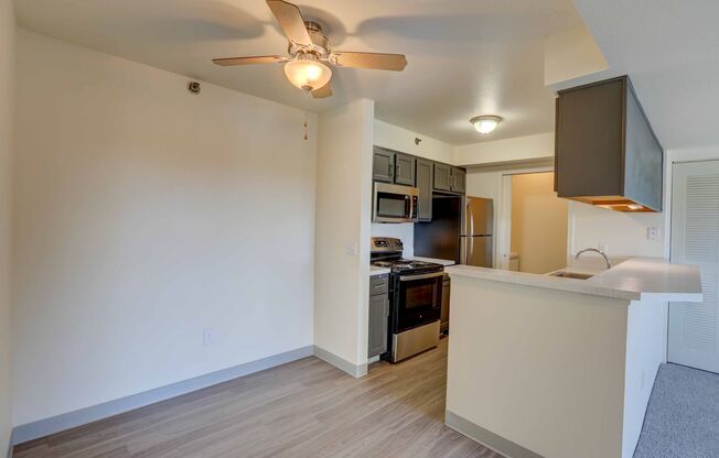 1 bed, 1 bath, 636 sqft, $1,700, Unit 14-106