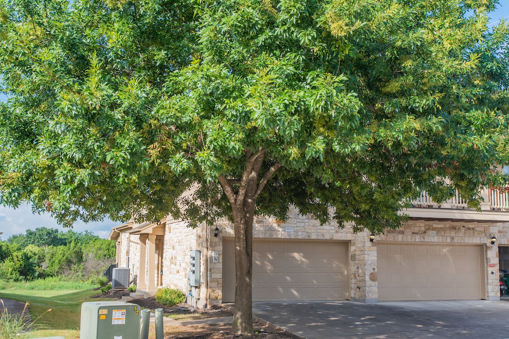 South Austin End Unit Condo - Move In Ready!