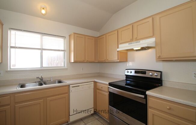 3 beds, 2 baths, $1,325