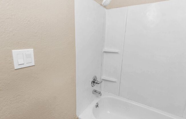 2 beds, 1 bath, $1,150, Unit Unit D