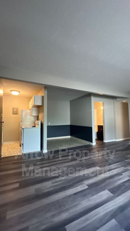 1215 E 12