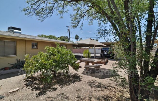 2110 S GRANADA DR
