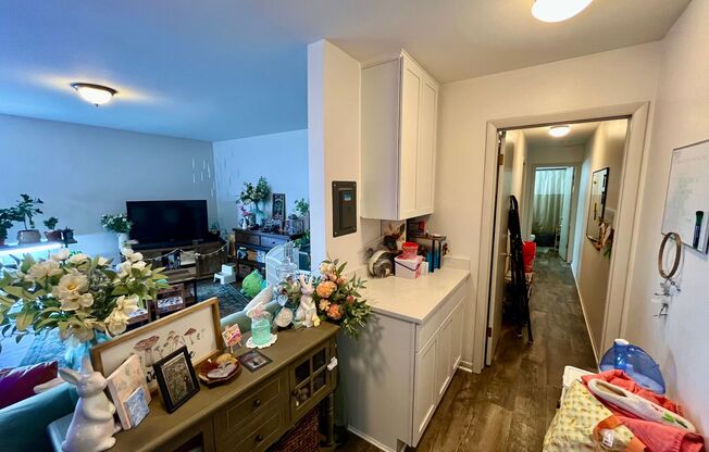3 beds, 1 bath, $1,625, Unit 308