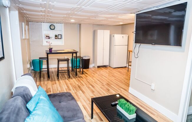 1st Month is on us!  Tour Today! Wonderful Apartments at Pearl St!