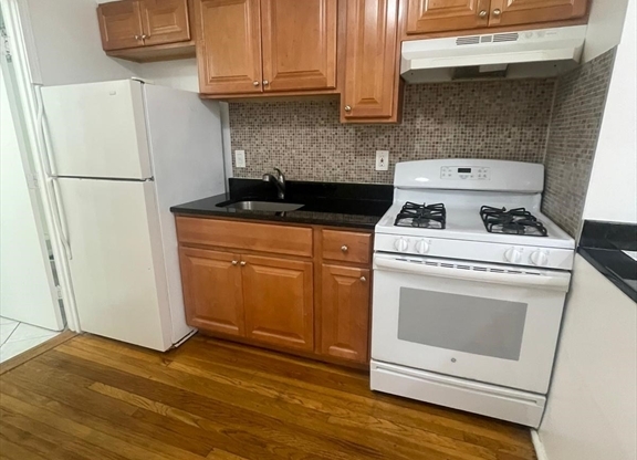 Studio, 1 bath, 999 sqft, $1,550, Unit 10