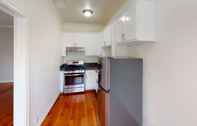 Studio, 1 bath, 450 sqft, $1,395, Unit 304