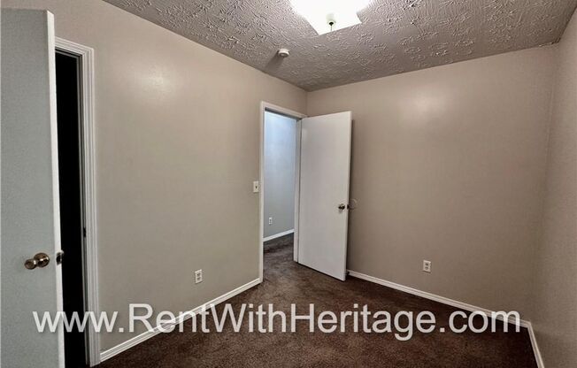 3 beds, 2 baths, $1,400