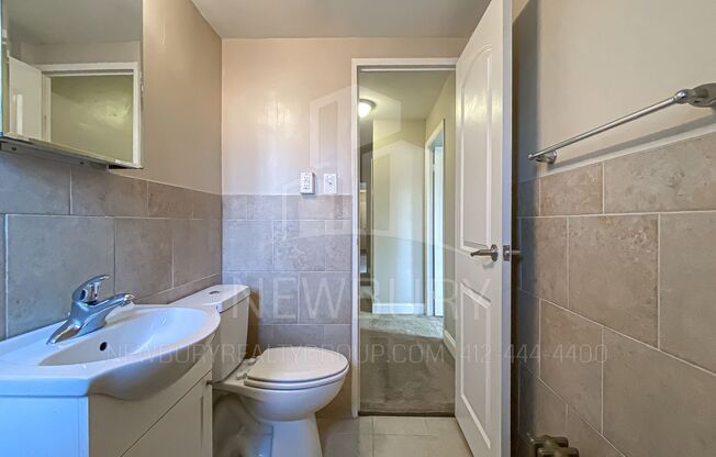 2 beds, 1 bath, 635 sqft, $979, Unit 102-06