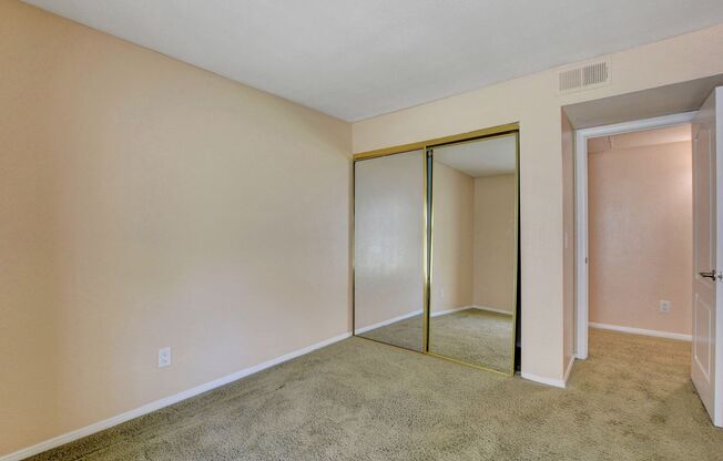 3 beds, 2 baths, $1,520, Unit # 1039