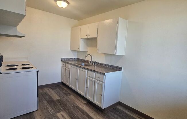 2 beds, 1 bath, 850 sqft, $1,350, Unit Unit 4