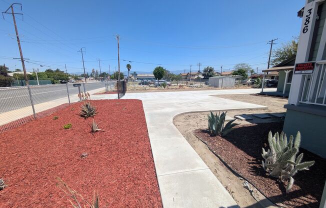 Bright & Clean 2 Bed | 1 Bath Home With a separate Den– 906 Sq. Ft. with Private Parking! Now Available!