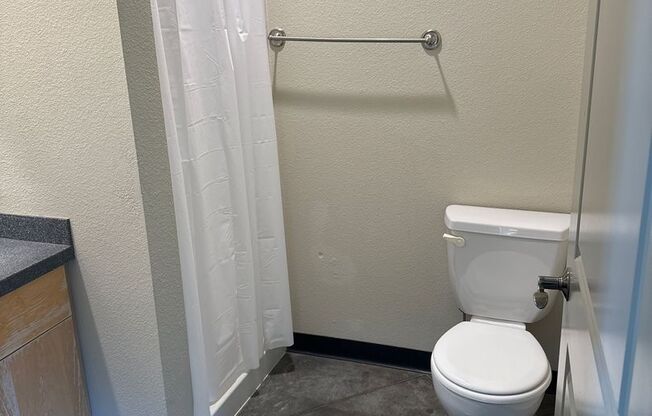 2 beds, 2 baths, 728 sqft, $1,625, Unit 201