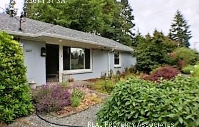 5207 236 ST SW