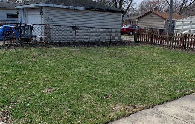 Two bedroom Ranch Style home in Lansing, IL AVAILABLE NOW !!