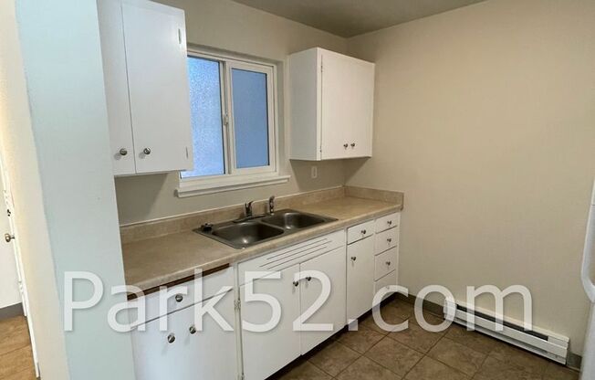 1/2 Off 1st Full Month! 2 Bedroom 2nd Floor Apartment in Tacoma - 3602 S 15th Street #3