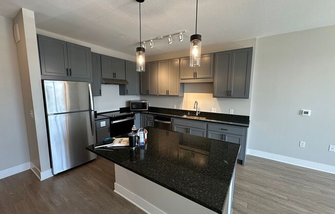 1 bed, 1 bath, 865 sqft, $1,724, Unit 321