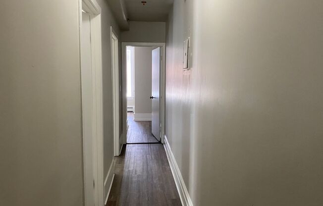 2 beds, 1 bath, $1,350, Unit 1255-206