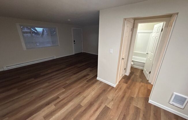 1 bed, 1 bath, 650 sqft, $925, Unit Unit 8