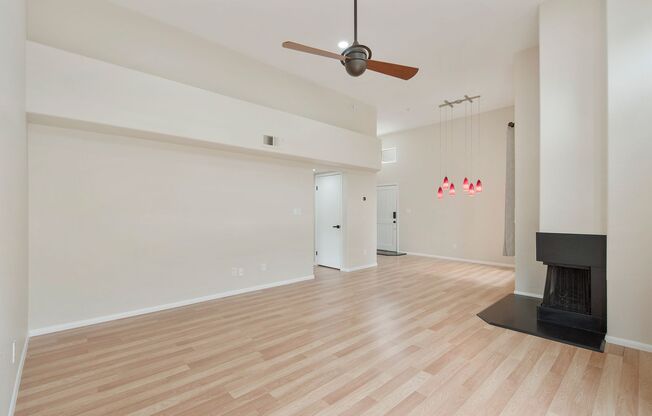 2 beds, 2 baths, $2,000, Unit Unit 2093