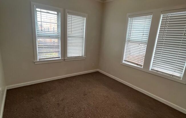 1 bed, 1 bath, 450 sqft, $1,600, Unit 827