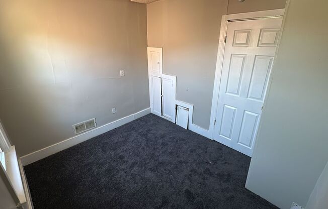 Cut 3 bedroom bungalow W/ appliances included Section 8 Accepted