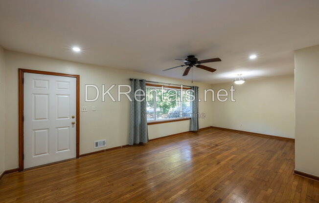 3 beds, 2 baths, 1,160 sqft, $1,900