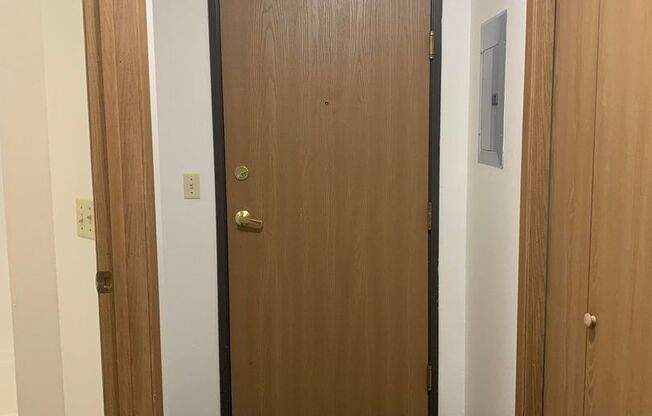 2 beds, 1 bath, $1,025, Unit 1704-102