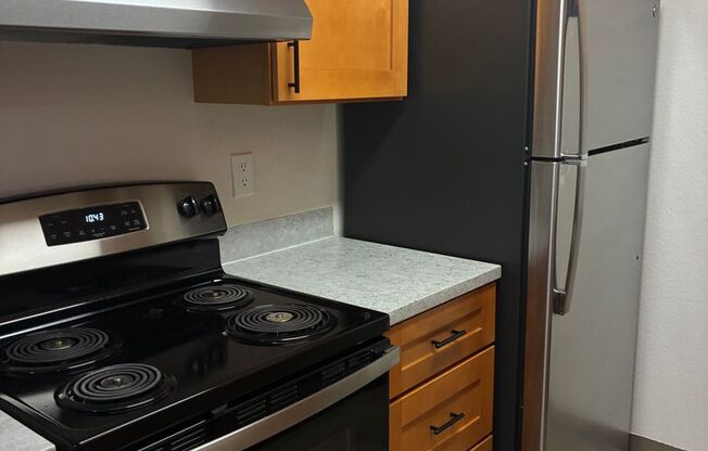 2 beds, 1 bath, 860 sqft, $1,850, Unit I-01