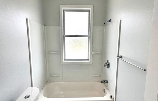 2 beds, 1 bath, 1,000 sqft, $995, Unit 1739 Central Ave - Unit 2F