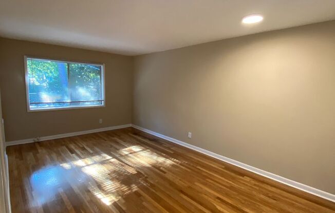 2 beds, 1 bath, 750 sqft, $1,745, Unit 798-08