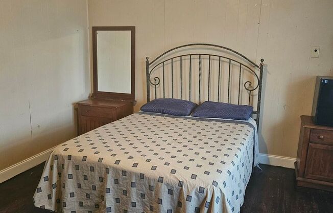 PRIVATE ROOMS