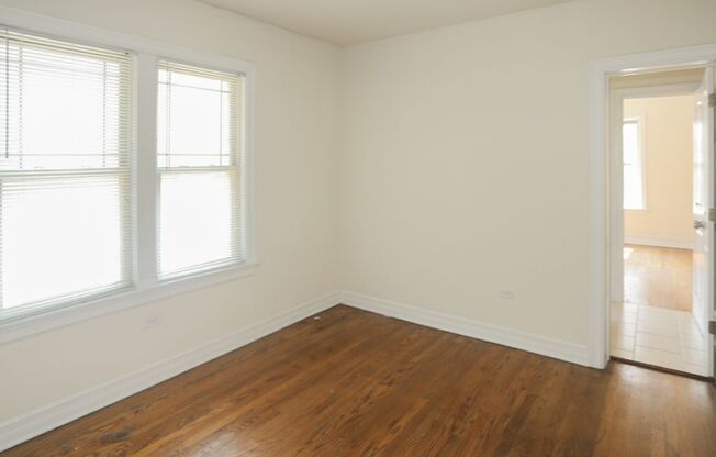 2 beds, 1 bath, 854 sqft, $2,750, Unit 3816S-1E