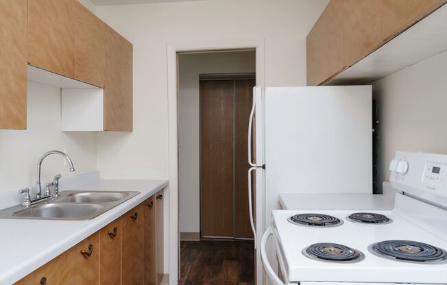 2 beds, 1 bath, 900 sqft, $1,375, Unit 409