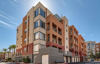 2 Bedroom Mid-Rise Condo at PARK AVENUE!