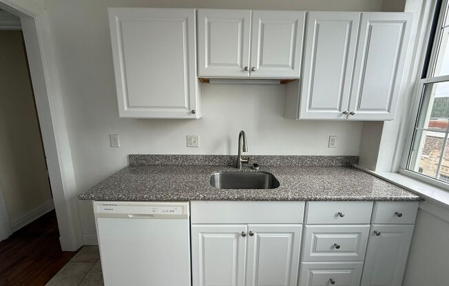 2 beds, 2 baths, 1,303 sqft, $2,400, Unit New King Edward  201