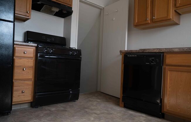 3 beds, 1 bath, 1,170 sqft, $1,450, Unit E111