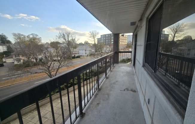 2 beds, 2 baths, 876 sqft, $2,400, Unit 221