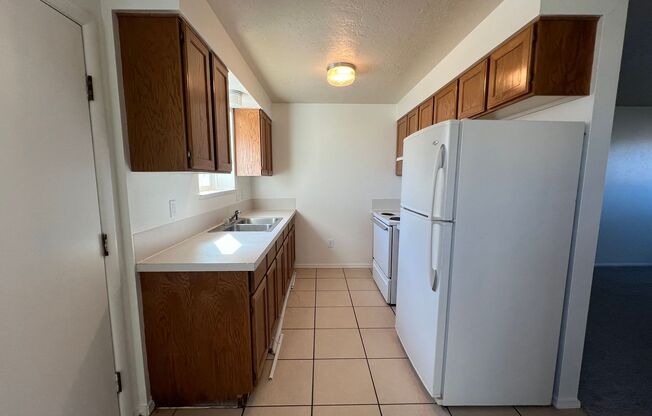 2 beds, 1 bath, $975, Unit 5105 Hawthorne # 12