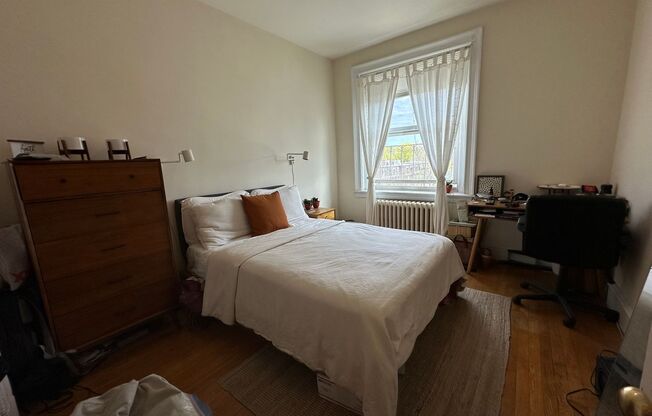 2 beds, 1 bath, 750 sqft, $3,370, Unit 43