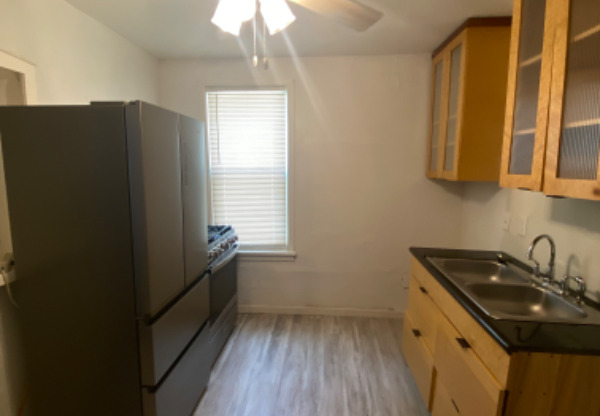 3245 N 8 ST