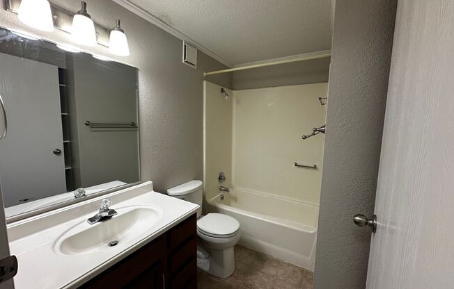 1 bed, 1 bath, 634 sqft, $949, Unit 5839 UD