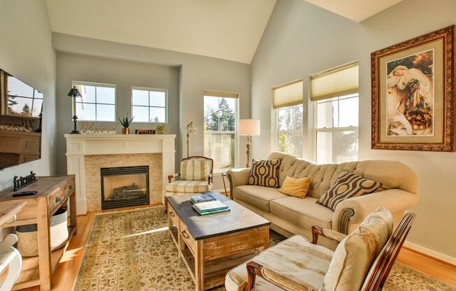 Gorgeous- Fully Furnished Home in Holmes Harbor, Pet Friendly and Landscape Included!