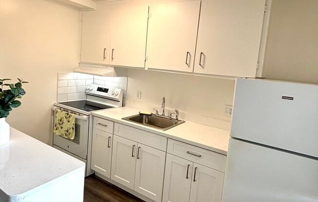2 beds, 1 bath, 704 sqft, $2,150, Unit 109