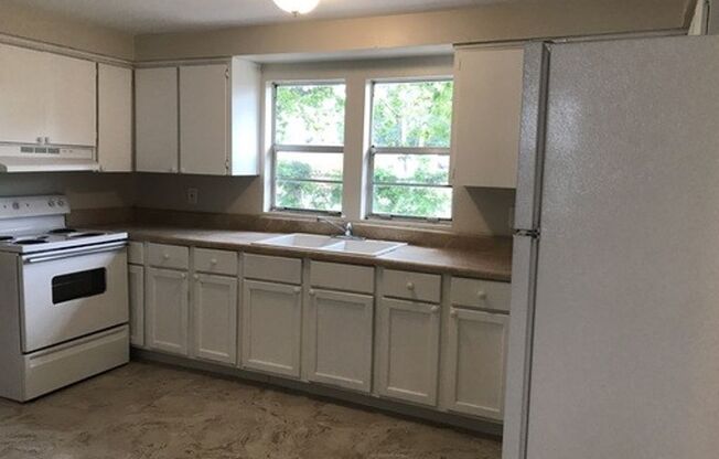 Cute 4bdrm/2bath house ** Section 8 Preferred ** Ready September 27th