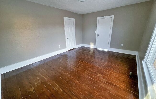 3 beds, 1 bath, $1,200