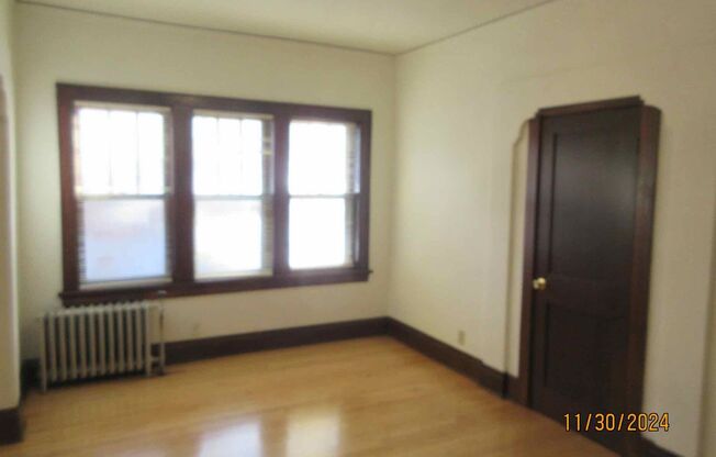 2 beds, 1 bath, $1,100, Unit 903 #3