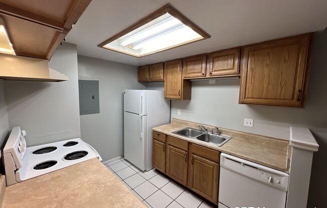 3 beds, 2 baths, $1,995, Unit # 101