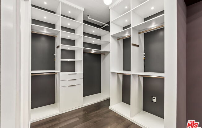 1 bed, 2 baths, 1,200 sqft, $3,495, Unit 716