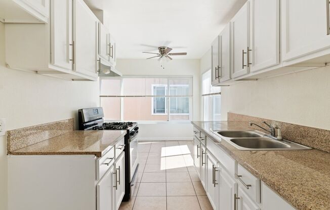 1 bed, 1 bath, 614 sqft, $1,595, Unit 14