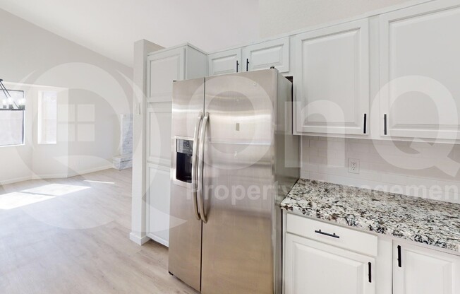 1826 W HOLLAND DR